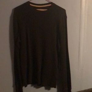 Long sleeve plain T-shirt.
